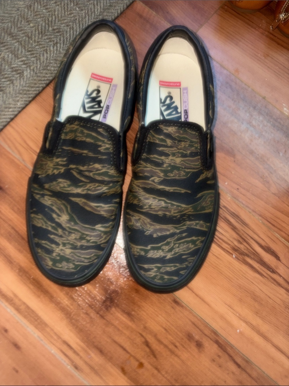 VansDuracap  Slip-On Loafers in Black & Olive Tiger Stripe Men’s Size 7